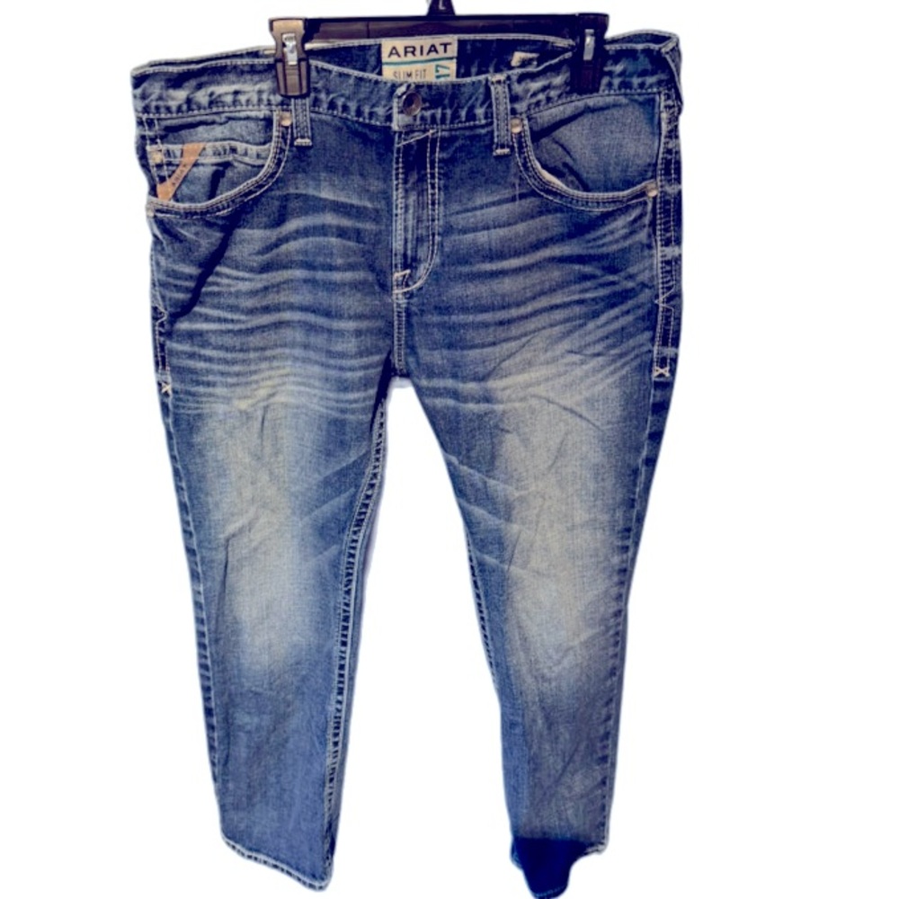 Ariat men’s jeans, M7 Slim cut.